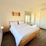 2-Br Chalet Direct To The Pools Einbay Resort