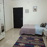 Cozy Little Studio Near Kite Station.