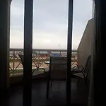 شاليهات عائلية صف اول علي البحر مباشرة بورتو ساوث - العين السخنة