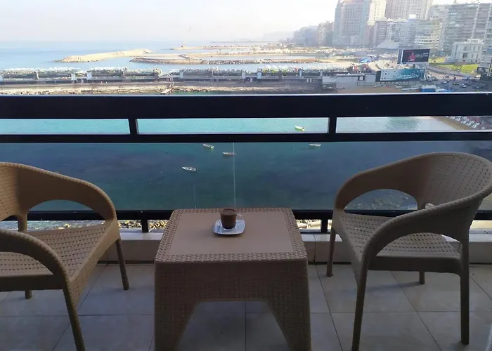 شقةفاخرةبجليم على البحر مباشرة