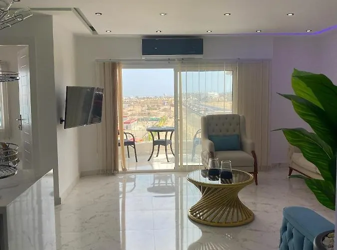 Blue Whale Hurghada Beach Front Apartments City Centre