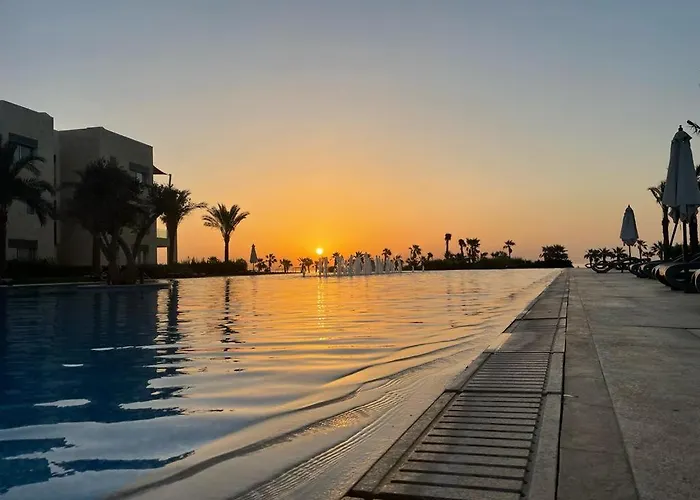 Luxurious Sea View 2 Bedroom & Private Garden To The Pool At Mangroovy