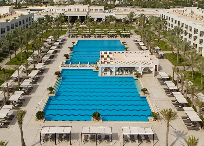Jaz Crystal, Almaza Bay
