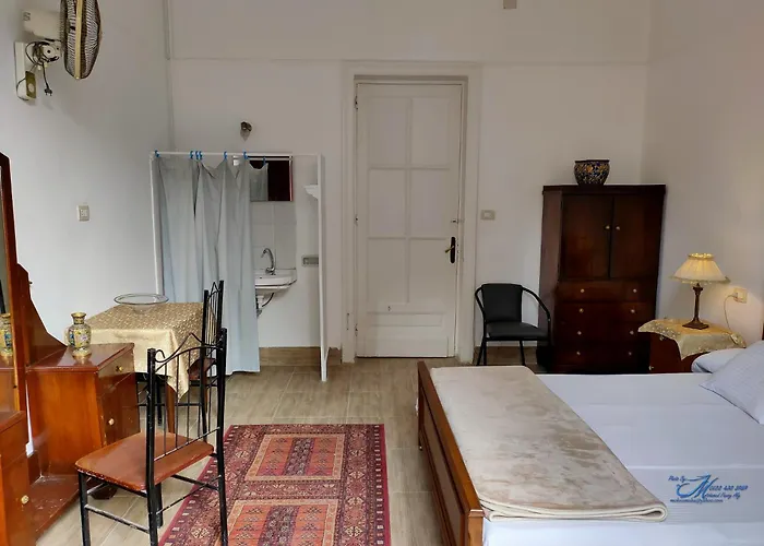 Triomphe Hostel