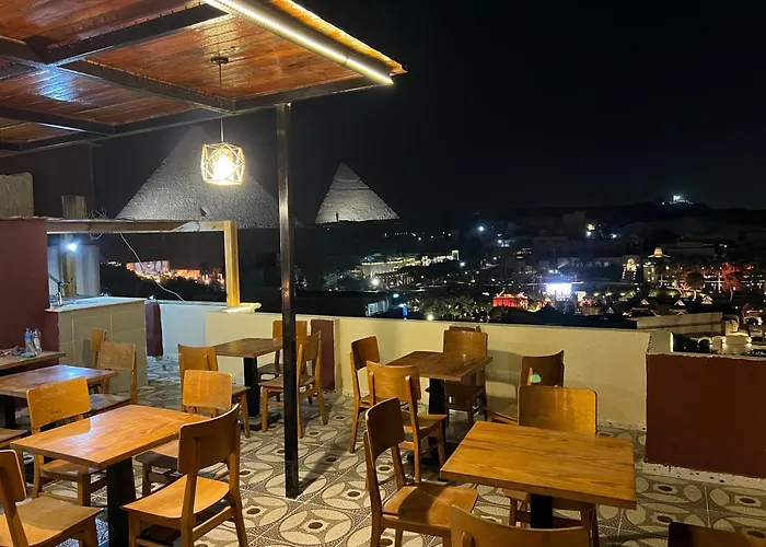 Cheristo Pyramids View Inn