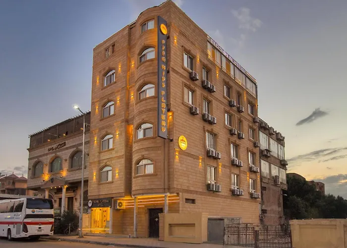 Pyramids Plateau Hotel
