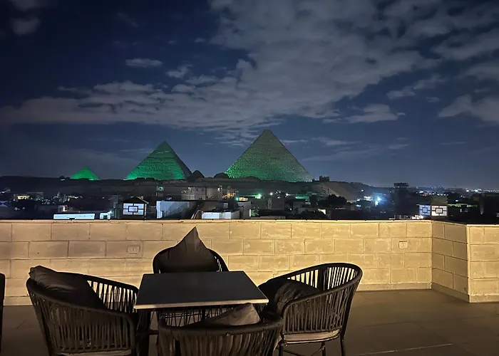 Pyramids Hills Inn