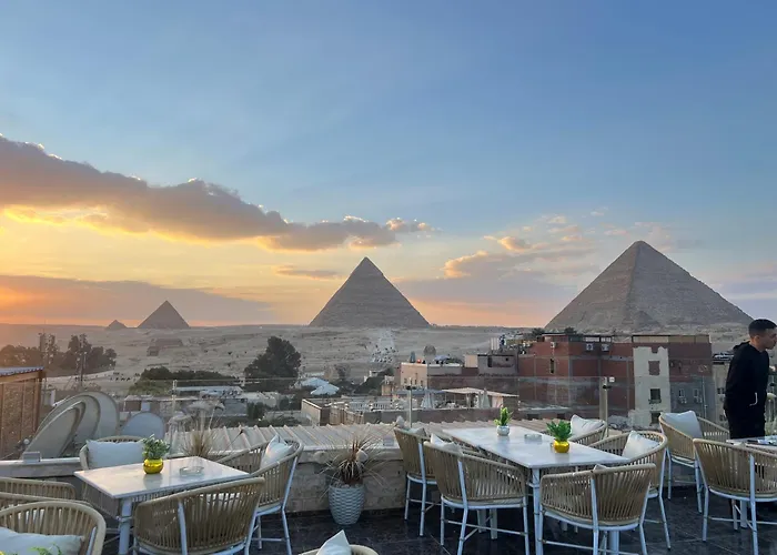 Pyramids And Sphinx Inn