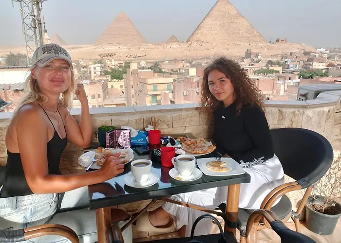 Pyramids Inn