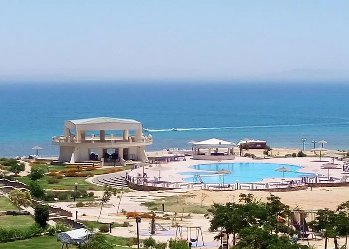 Two-Bedroom With Sea View Roof Top Chalet - Orora Village