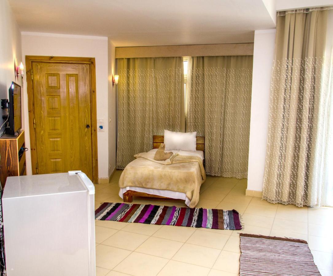 New Yalla Hotel *