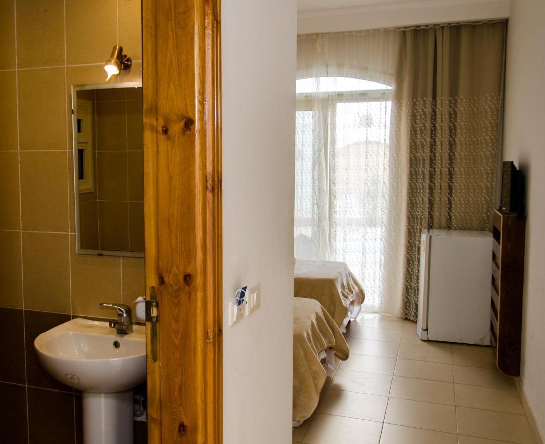 New Yalla Hotel *