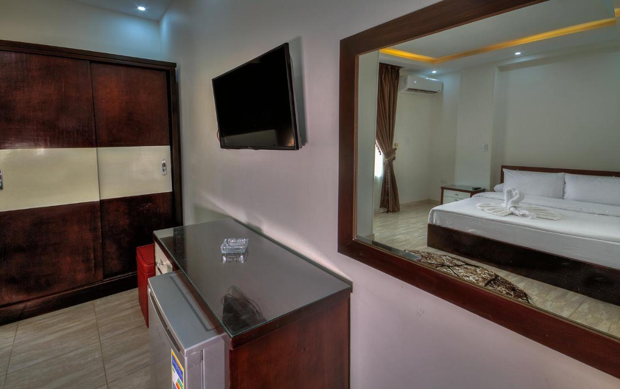 Tut Pyramids View Hotel *