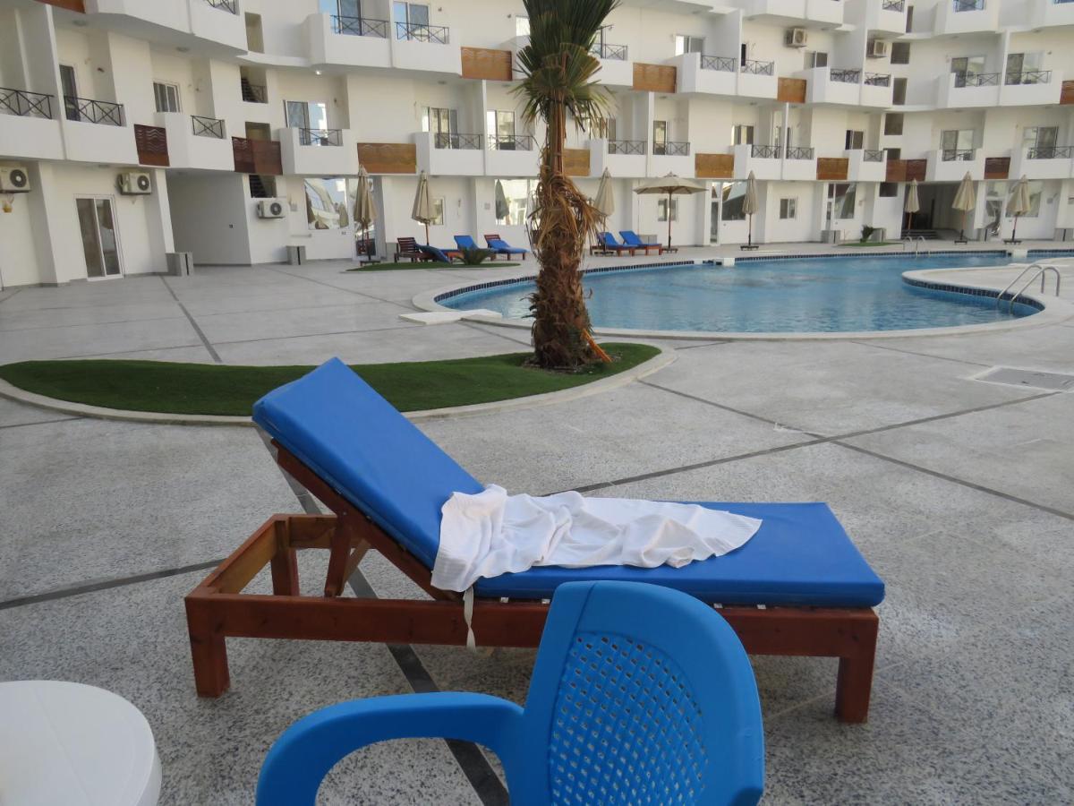 Bella Donna Near The Sea Redsealine. Hurghada