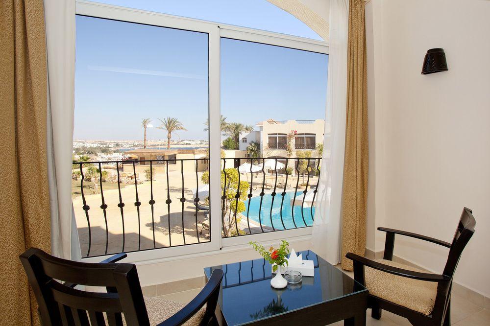 Royal Oasis 4*