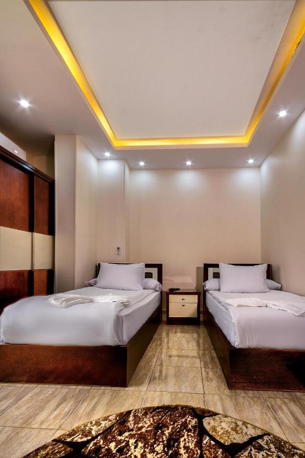 Hotel Tut Pyramids View