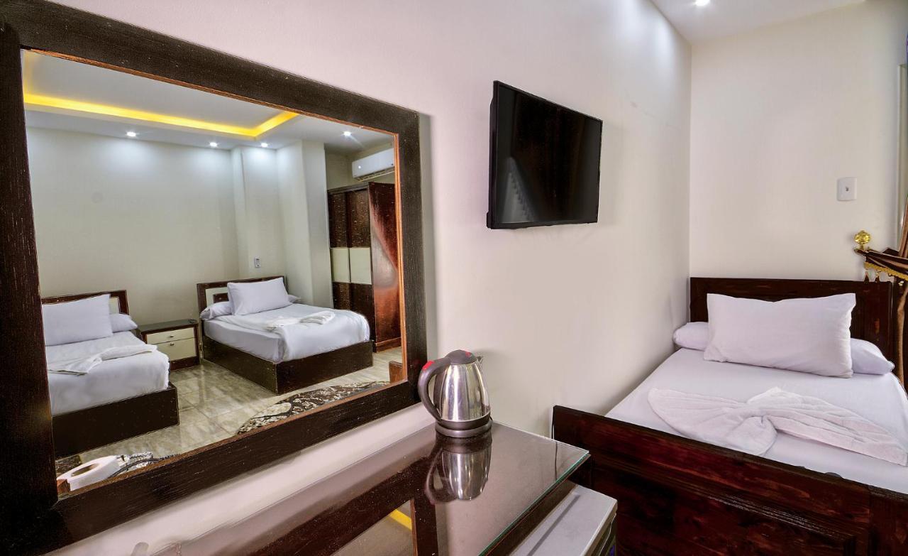 Tut Pyramids View Hotel *
