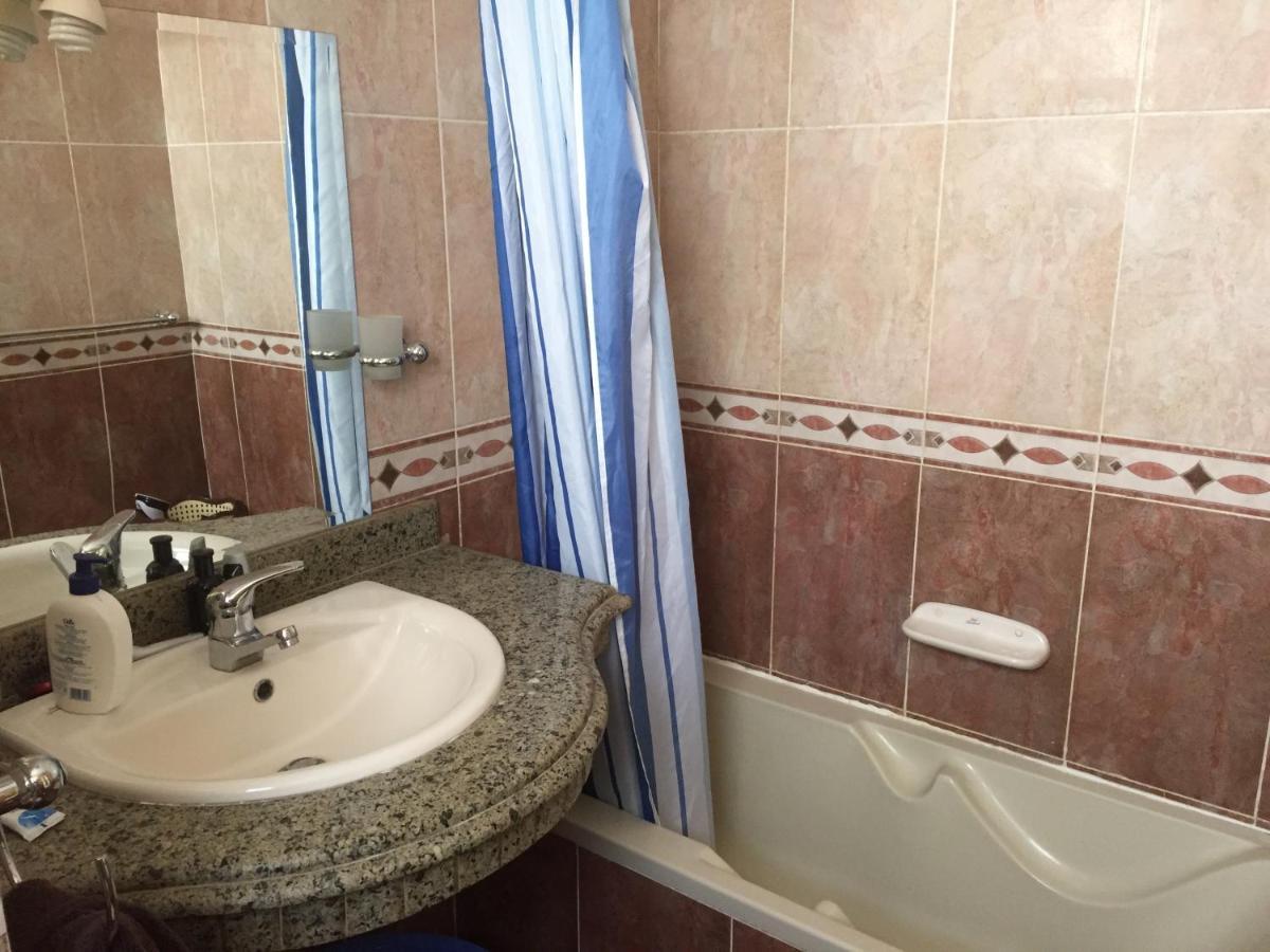 Sharks Bay Oasis Apartament *