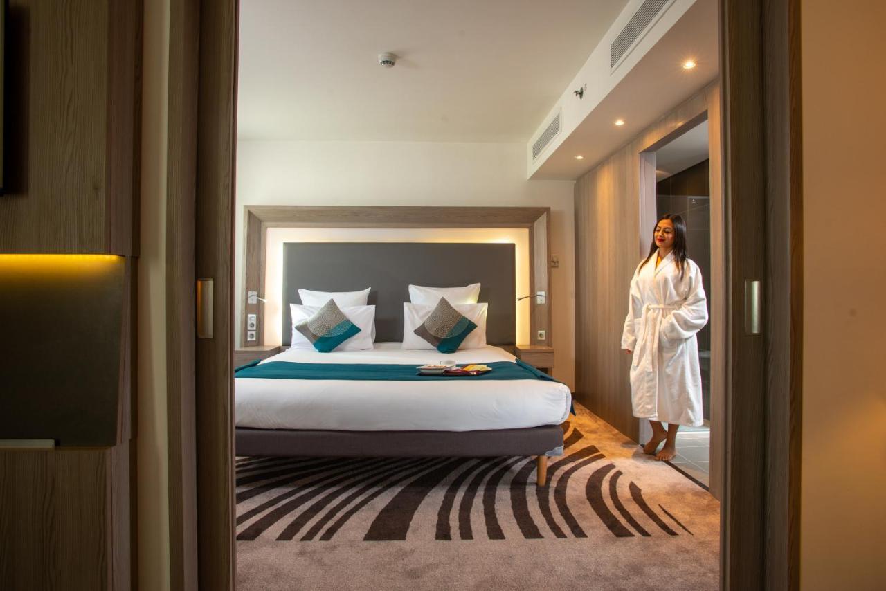 Novotel Airport 4*
