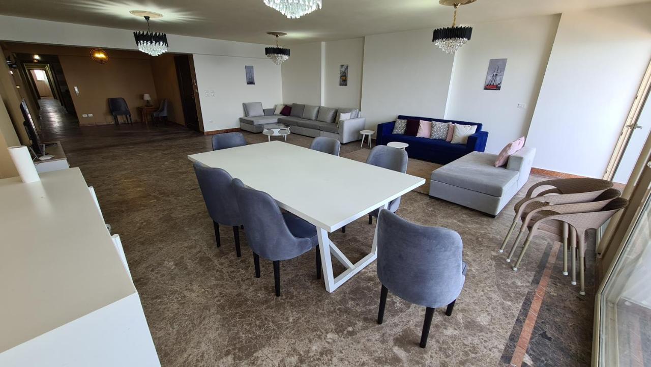 Midpoint Sea View - Families Only Apartament *