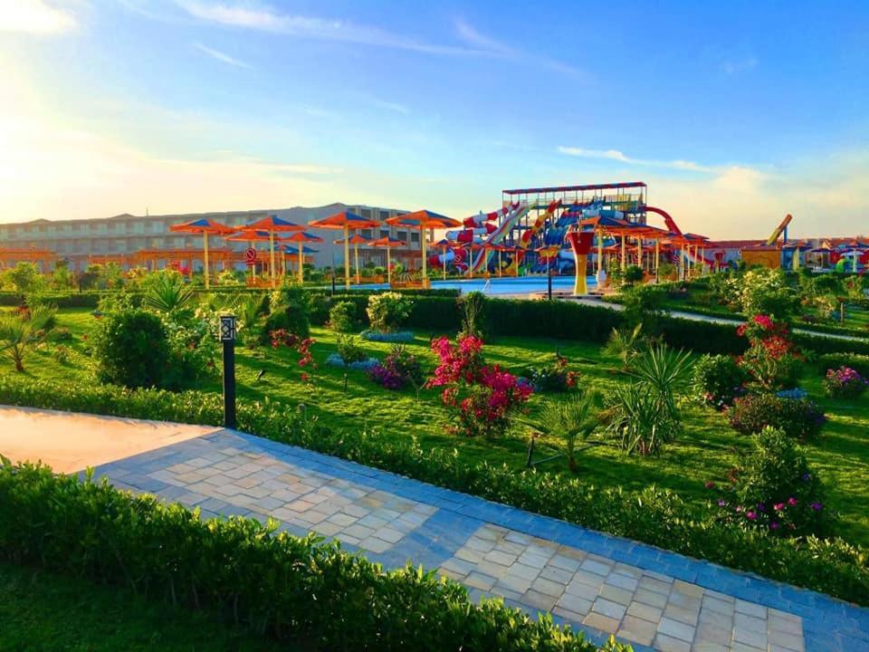 Hawaii Paradise Aqua Park - Families And Couples Only 5*