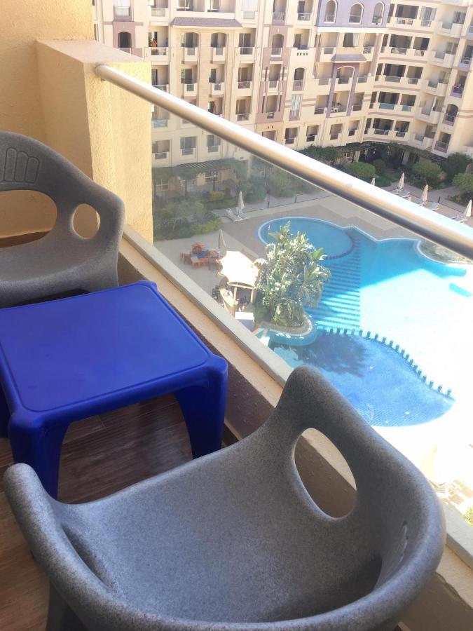Florenza Khamsin In Pool View