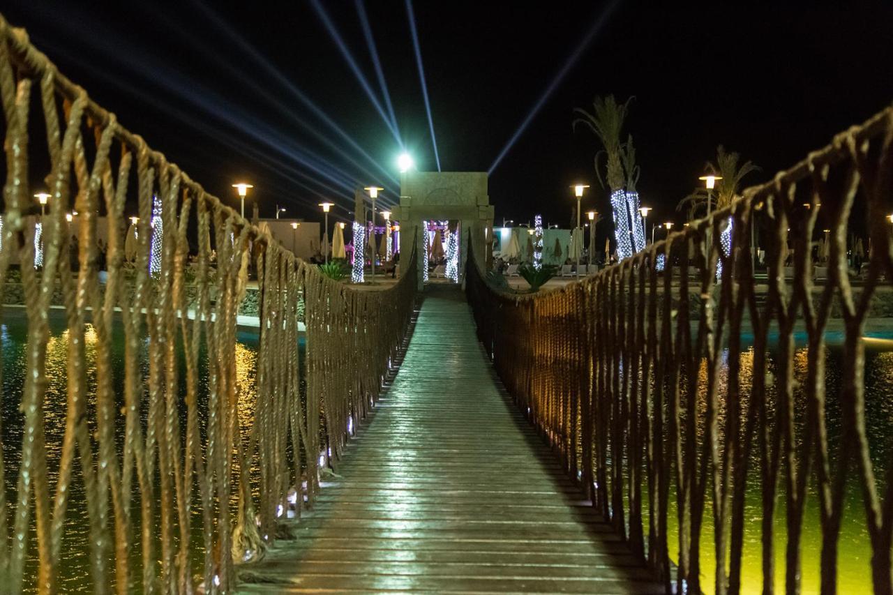 Mousa Coast & Apartment