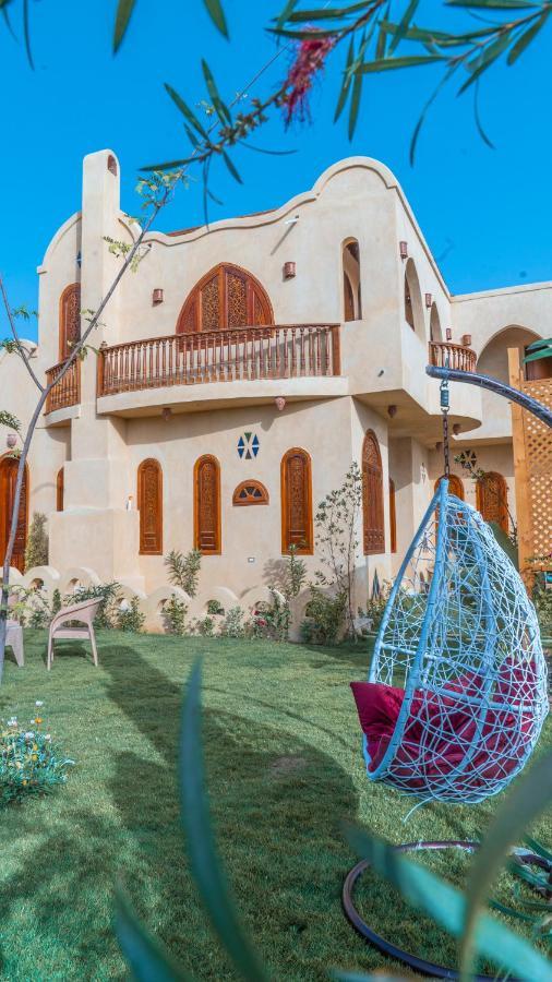 Tunis Palace - *