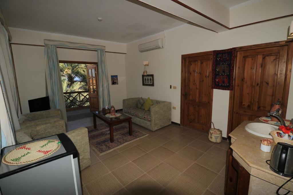 Acacia 3*