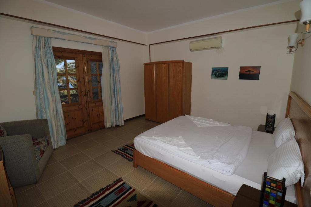 Acacia Complex 3*