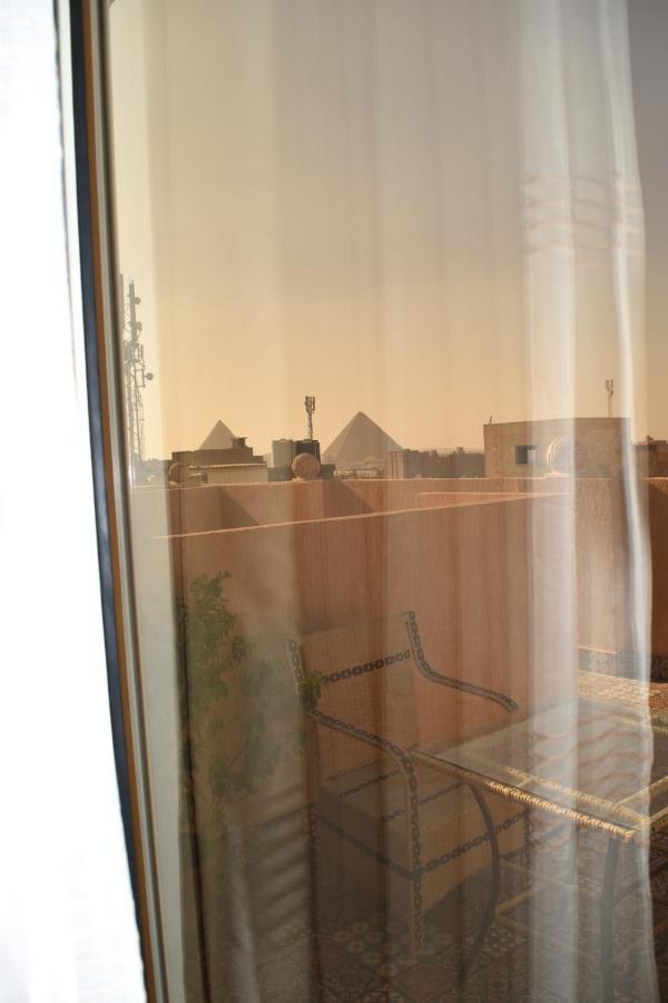 Rihana Pyramids