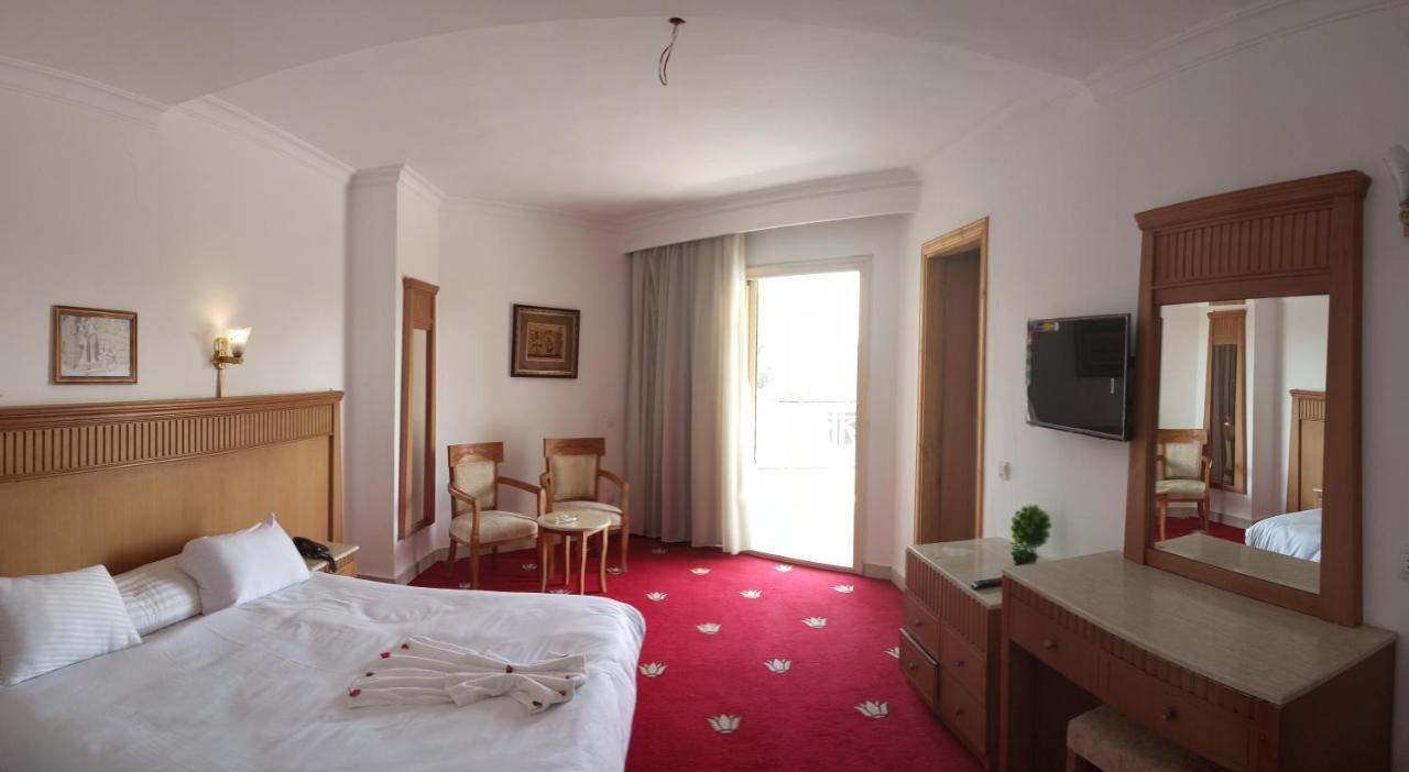 Regency Pyramids 4*