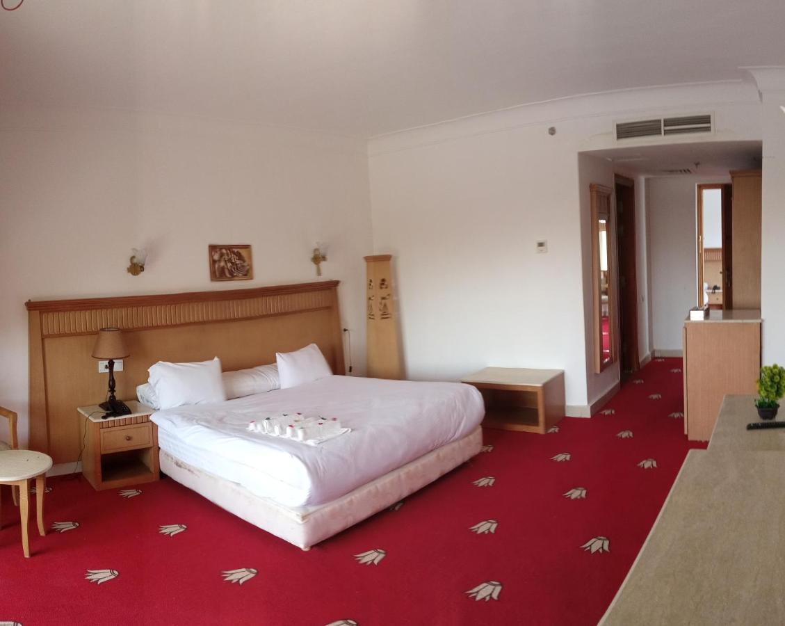 Hotel Regency Pyramids