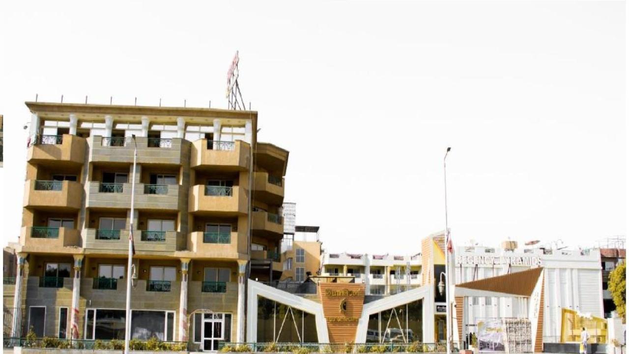 Hotel New Regency Pyramids View