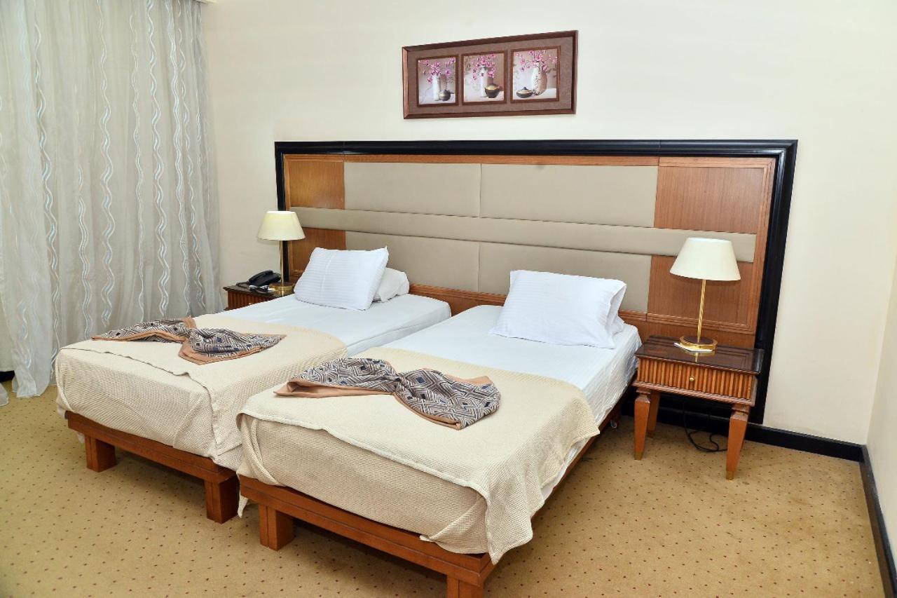 Hotel Chain Luxe Paradise 5*