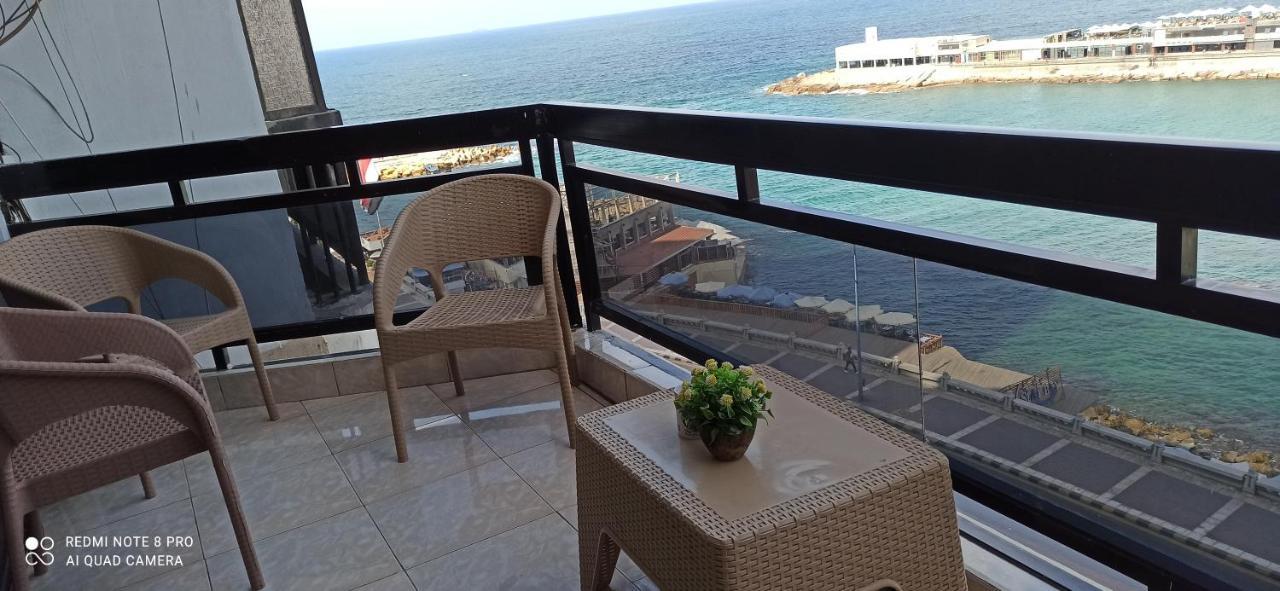 شقةفاخرةبجليم على البحر مباشرة Apartment