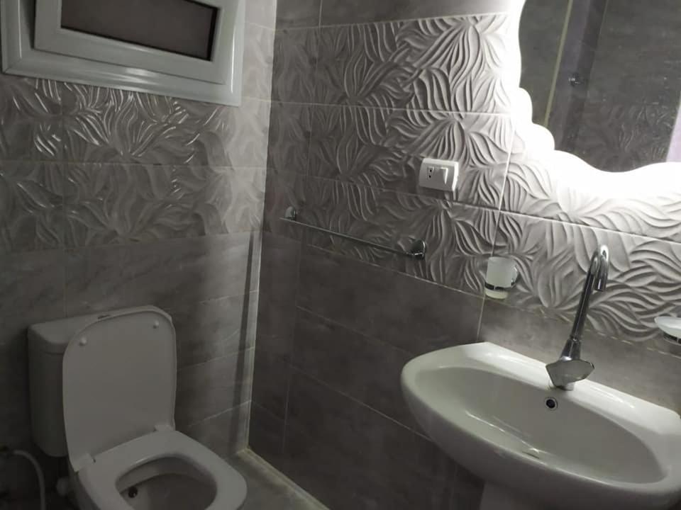 Apartment شقةعلى البحرمباشرةسيدي بشرالمربع الذهبي *