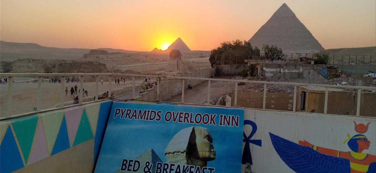 Han/Misafirhane Pyramids Overlook Kafret el-Gabal