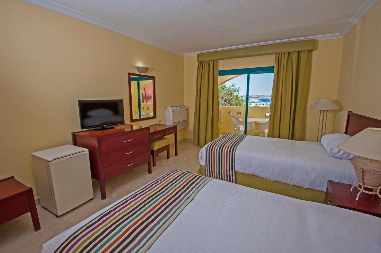 Sun & Sea And Aqua Park - 3*
