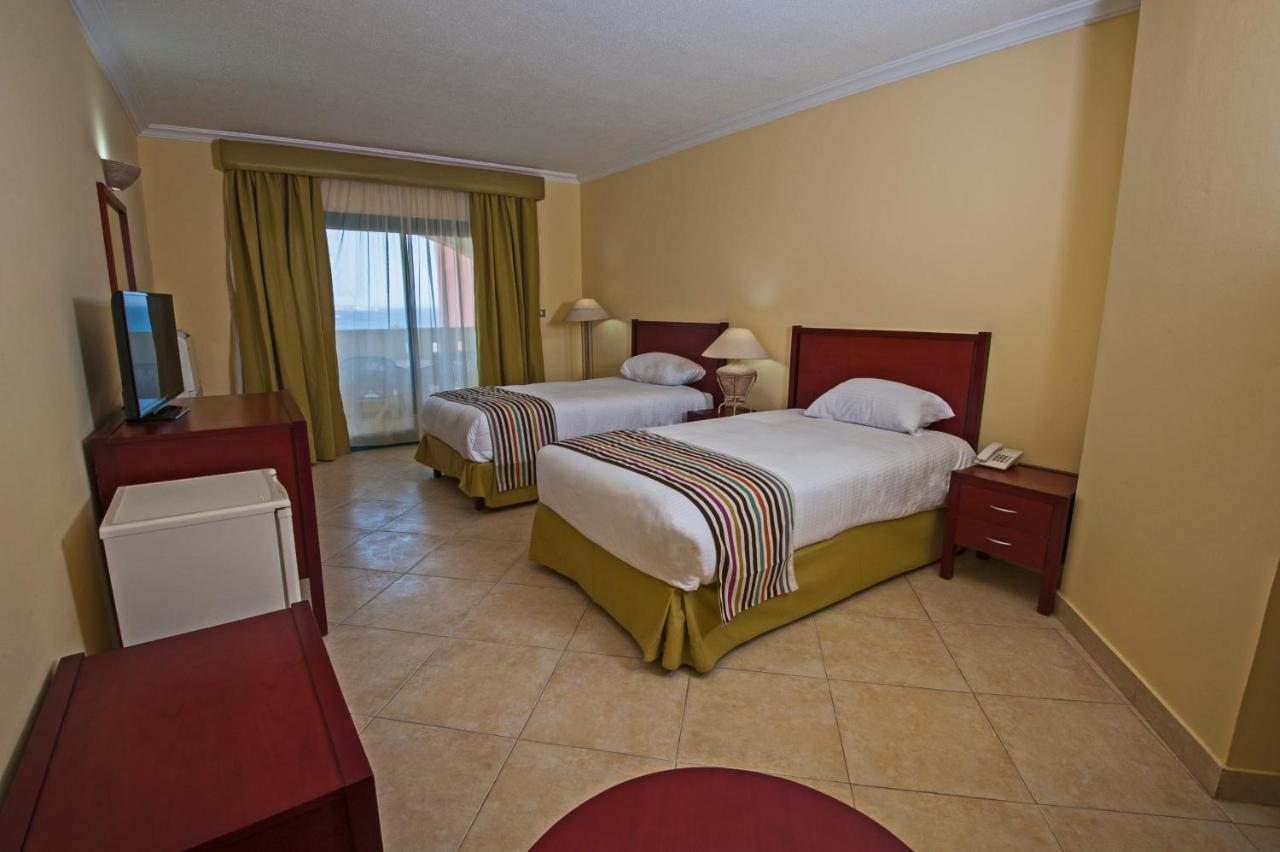 Sun & Sea And Aqua Park - 3*