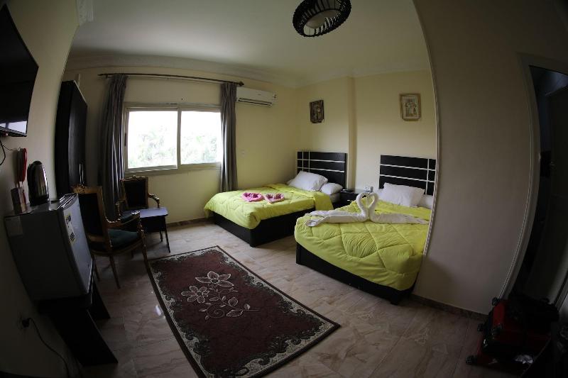 Hostel Makadi Pyramids View *