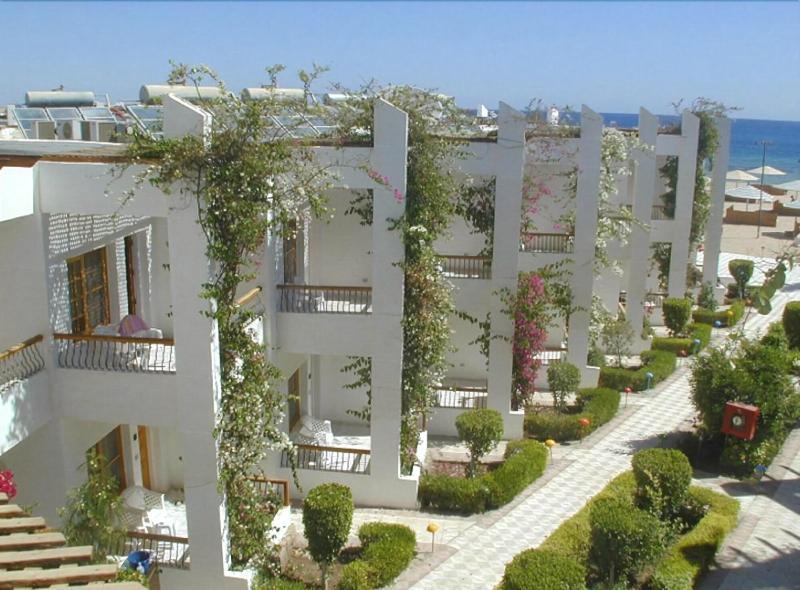 Menaville Resort 4*