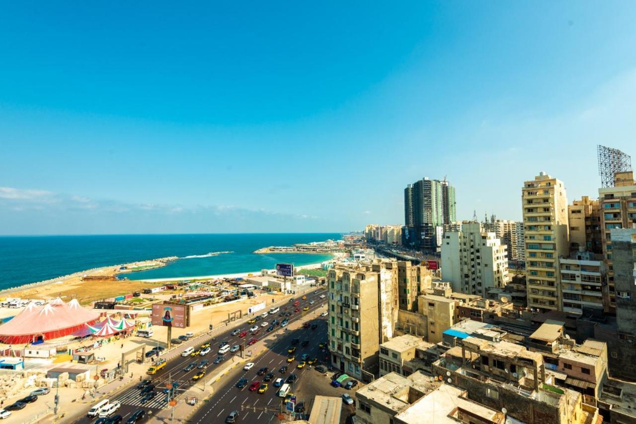 مكيفة علي البحر مباشرة اغتنم الفرصة *