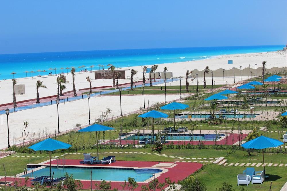 Tolip North Coast Resort 5*