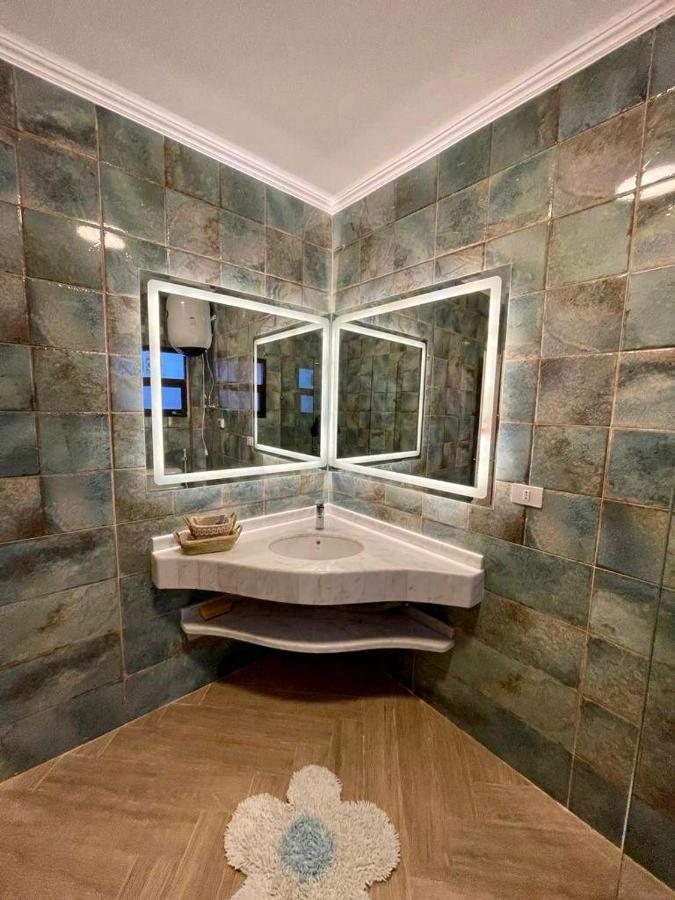 Luxurious 3 Bedroom Rustic Overlooking Huge Garden - For Families And Couples Cairo
