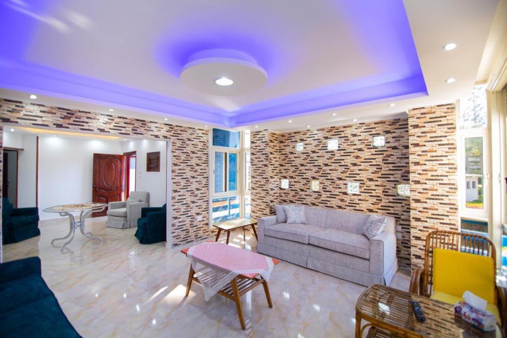 Salah Eldin 2 Bed Super Lux , Garden&sea View, First Floor , Family Only سوبر لوكس دور اول المعموره الشاطىء بجوار المنتزه Mamoura مع كارنيهات الدخول طول السنه و الشاطىء الخاص من اول مايو لنهايه اكتوبر للعائلات Apartament