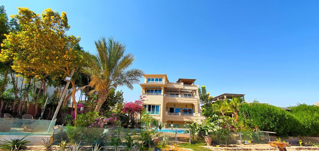 Luxury Seafront Pool - 3 Stories & Roof Floor - Master Bedrooms * Hurgada