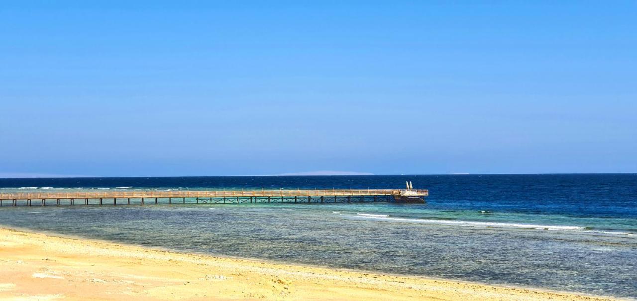 Luxury Seafront Pool - 3 Stories & Roof Floor - Master Bedrooms Villa Hurghada