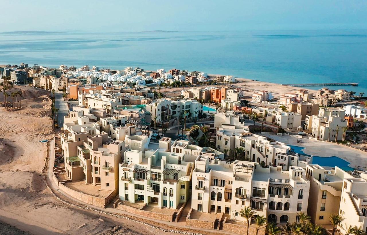 Azzurra Sahl Hasheesh