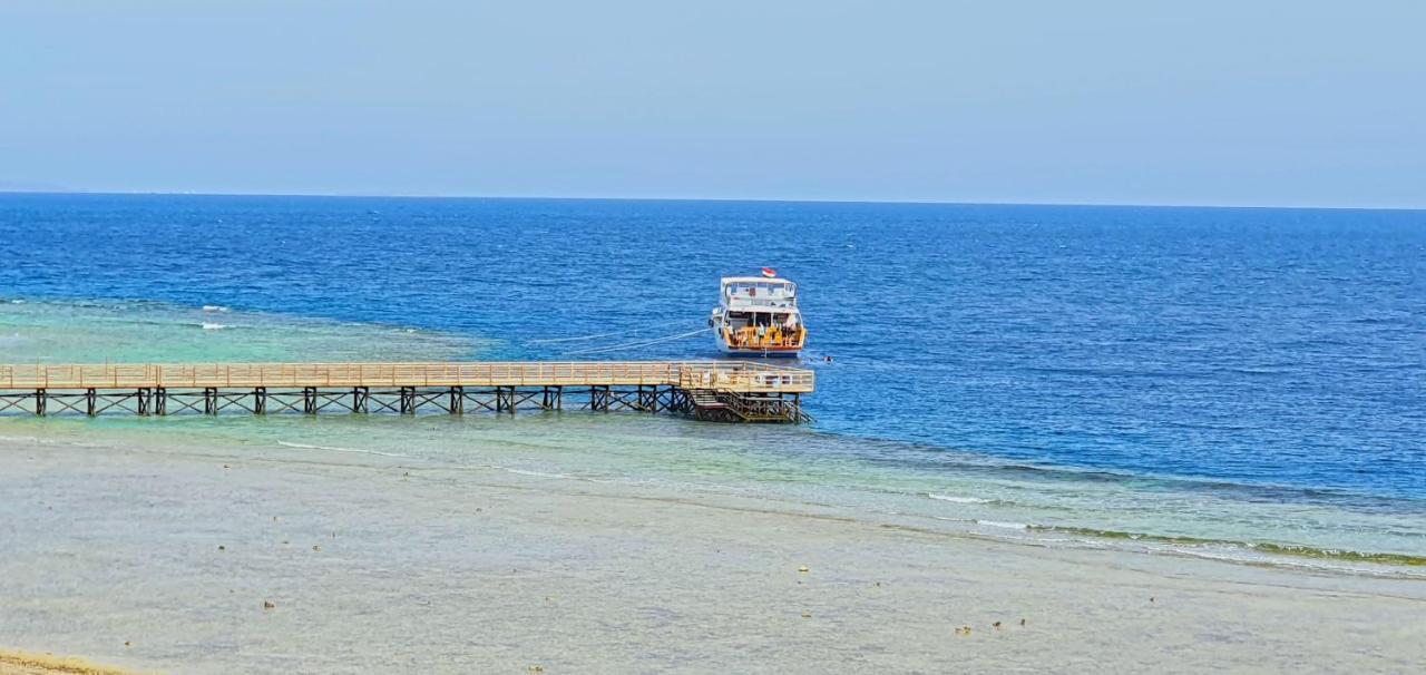 Luxury Seafront Pool - 3 Stories & Roof Floor - Master Bedrooms * Hurgada
